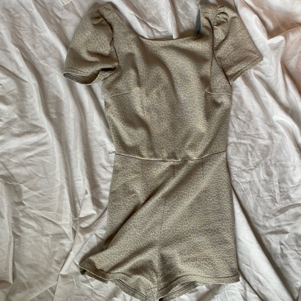 grey pattern romper